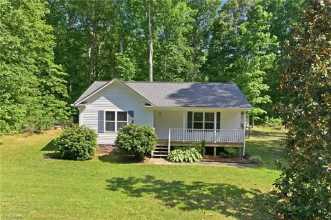 2802 Oak Pointe Ln, Mebane, NC 27302