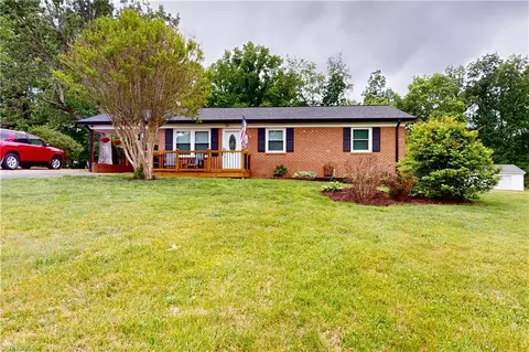 161 Washington Ave, Mount Airy, NC 27030