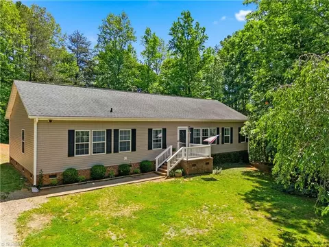 488 Pauls Airport Rd, Thomasville, NC 27360