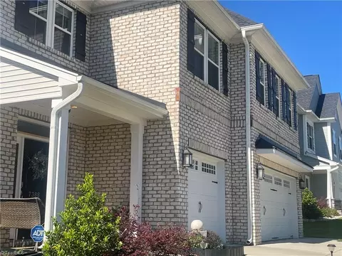 7388 Deerhurst Ln, Kernersville, NC 27284