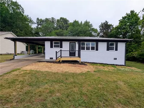 1892 Lake Rd, Thomasville, NC 27360