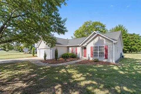 6121 Hickory Creek Rd, Winston Salem, NC 27107