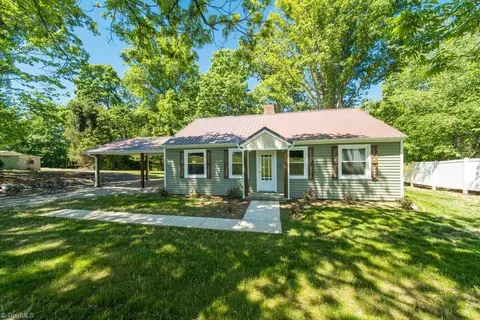 7280 Dennis Rd, Walnut Cove, NC 27052