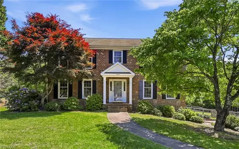 1384 Apple Cross Ct, Kernersville, NC 27284