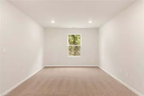 Bedroom - 204 Macintosh Dr, King, NC 27021 photo 3 of 6