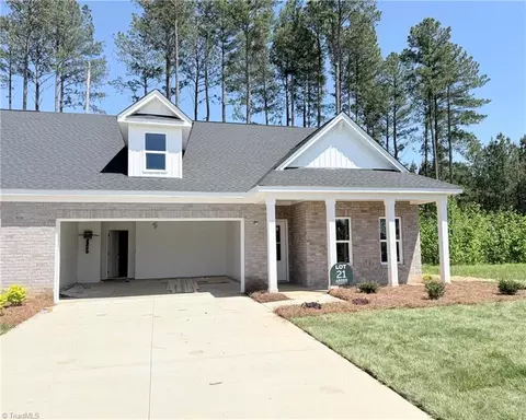 1102 Beeson Ct, Clemmons, NC 27012