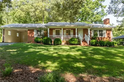 262 Boggs Rd, Thomasville, NC 27360