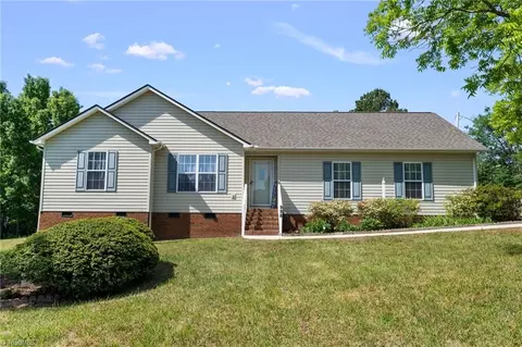 998 Fuller Mill Rd, Thomasville, NC 27360