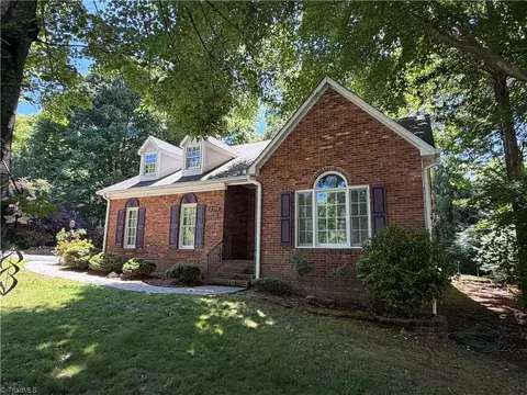 2194 Benwicke Dr, Pfafftown, NC 27040