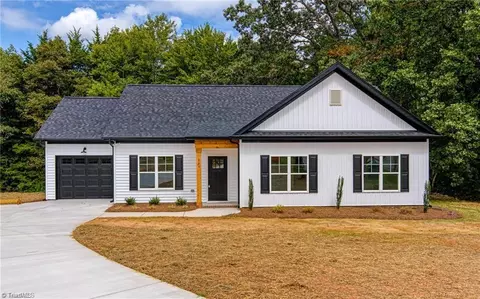 344 Lee Ave, Yadkinville, NC 27055