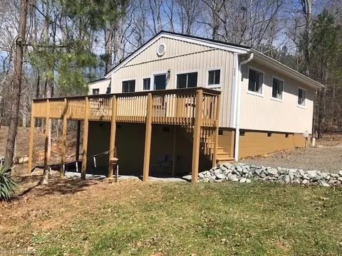 113 Red Budd Dr, New London, NC 28127