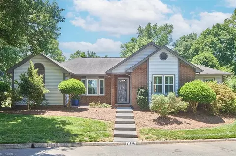 714 Woodbury Knolls Dr, Winston Salem, NC 27104