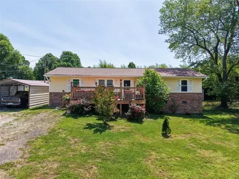 157 Center Ct, Eden, NC 27288