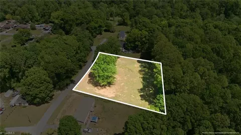 7142 Bonanza Dr, Kernersville, NC 27284