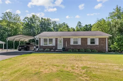 224 Delaware Ave, Mount Airy, NC 27030