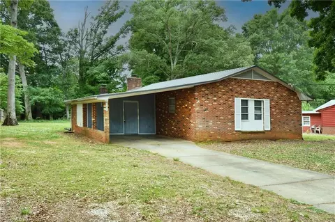 6132 Arden Dr, Clemmons, NC 27012