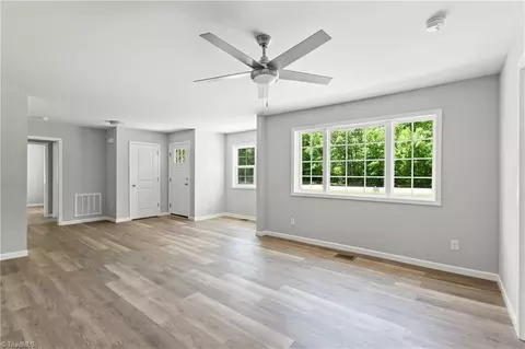 Living - 9272 Us Highway 64, Trinity, NC 27370 photo 4 of 6