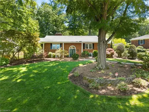 440 Sherwood Forest Rd, Winston Salem, NC 27104