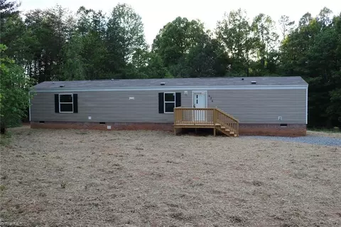 126 Sycamore Dr, Mount Airy, NC 27030