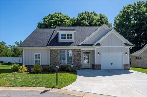 438 Fernwood Dr, Yadkinville, NC 27055
