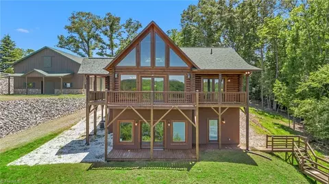 318 Heron Point Dr, Wilkesboro, NC 28697