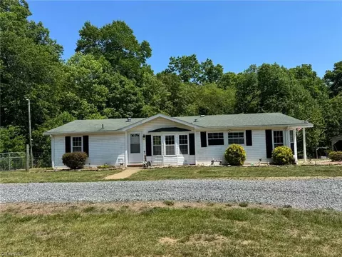 3028 Quaker Church Rd, Pinnacle, NC 27043