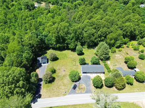1279 Hoots Rd N, Ronda, NC 28670