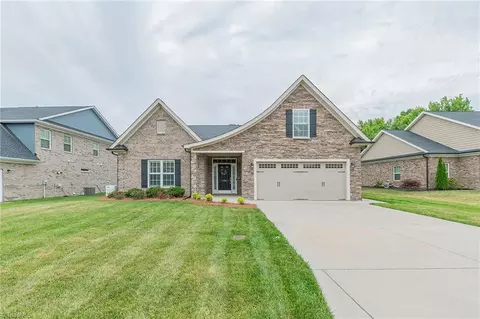 403 Freemont Dr, Thomasville, NC 27360