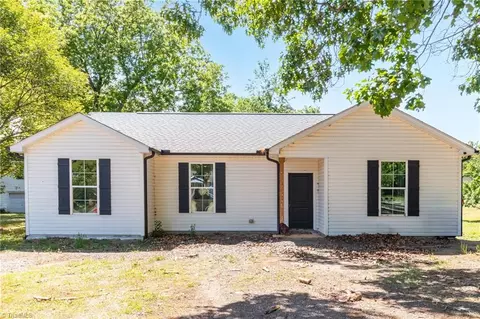 410 Fayetteville St S, Liberty, NC 27298