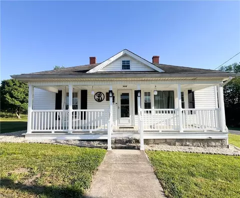 641 Sunset Dr, Mount Airy, NC 27030