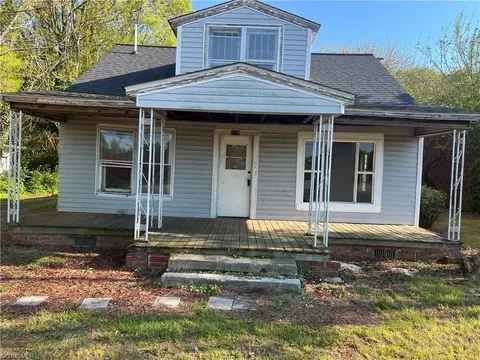 1219 Market Center Dr, High Point, NC 27260