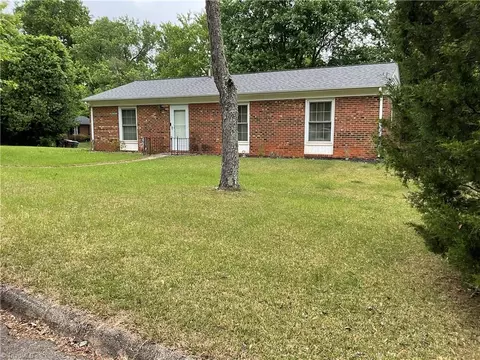 1 Tilley Ct, Greensboro, NC 27402