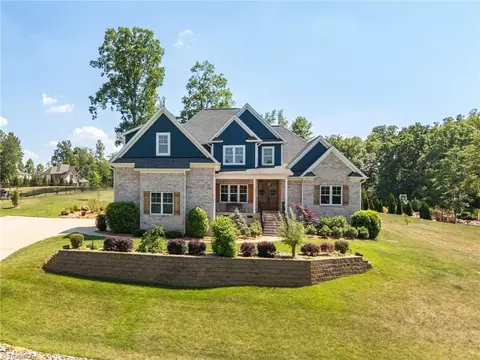 8407 Poplar Bluff Dr, Stokesdale, NC 27357