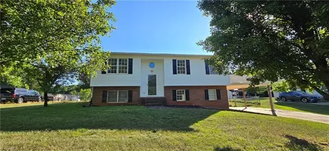 1053 Kentland Dr, King, NC 27021