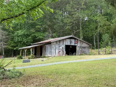 1067 Angel Fire Trl, Seagrove, NC 27341
