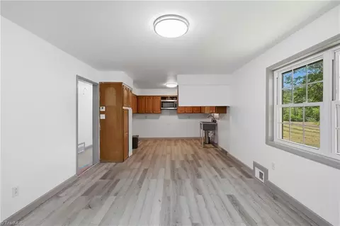 Living - 954 Parsonsville Rd, Purlear, NC 28665 photo 5 of 7
