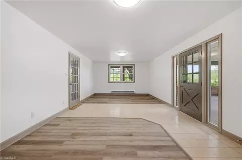 Living - 954 Parsonsville Rd, Purlear, NC 28665 photo 3 of 7