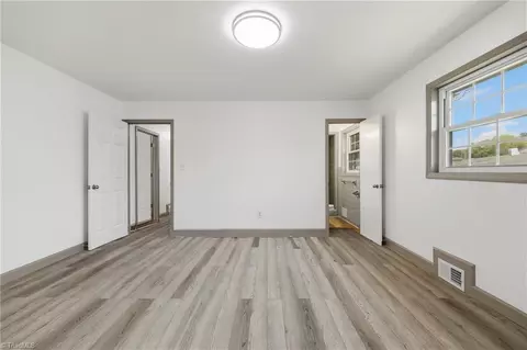 Bedroom - 954 Parsonsville Rd, Purlear, NC 28665 photo 5 of 6