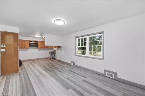 Living - 954 Parsonsville Rd, Purlear, NC 28665 photo 4 of 7