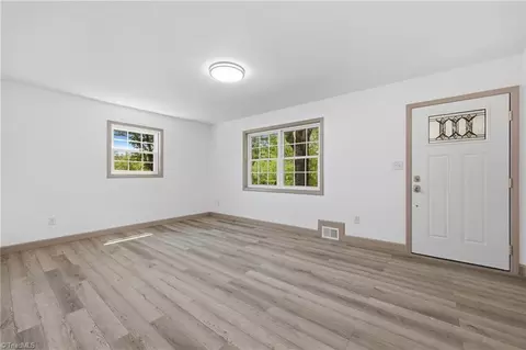 Living - 954 Parsonsville Rd, Purlear, NC 28665 photo 6 of 7