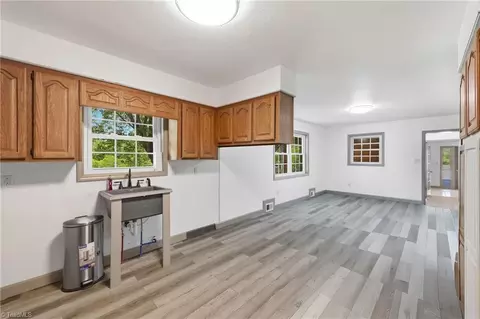 Entry Way - 954 Parsonsville Rd, Purlear, NC 28665 photo 1 of 2