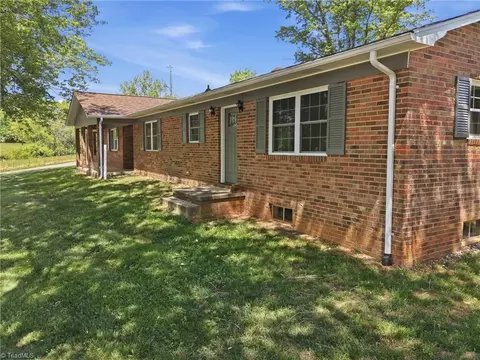 Exterior - 954 Parsonsville Rd, Purlear, NC 28665 photo 3 of 9
