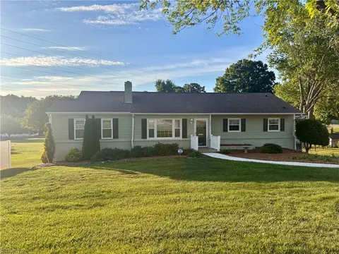 590 Peace Haven Rd N, Winston Salem, NC 27104