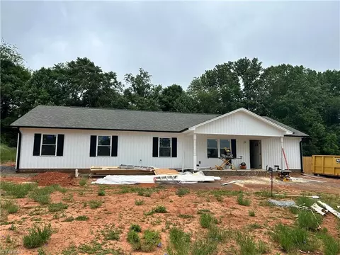 1013 Blue Dan Ln, Yadkinville, NC 27055