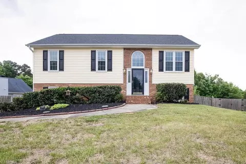 5505 Cornerstaff Dr, Greensboro, NC 27407