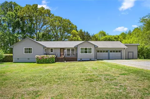 2627 White Pine Dr, Mebane, NC 27302
