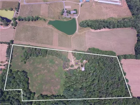 1152 Redbud Ln, Hamptonville, NC 27020