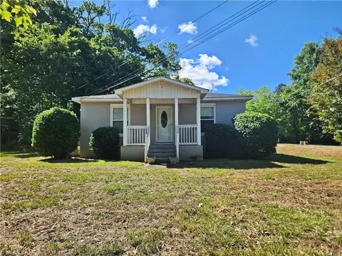 3021 Branderwood Dr, Greensboro, NC 27406