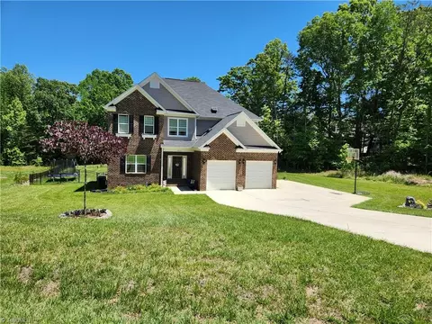 3220 Islay Ct, Greensboro, NC 27455