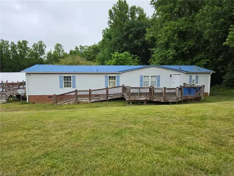 108 Carr St, Jonesville, NC 28642